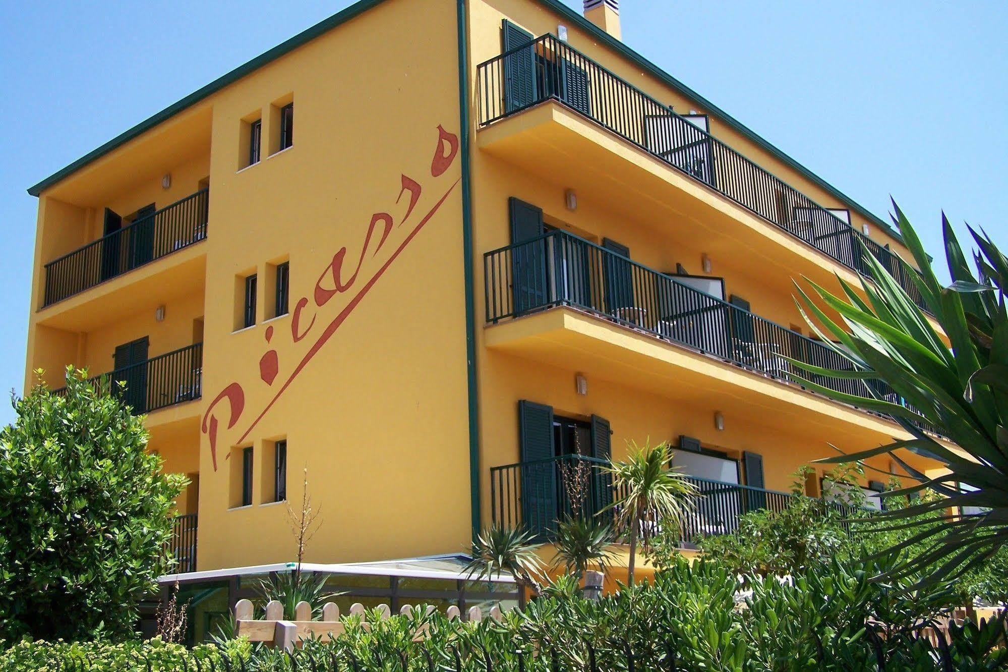 Hotel Picasso Турруеля-да-Монґрі Екстер'єр фото